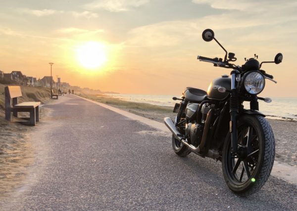 Location moto triumph caen